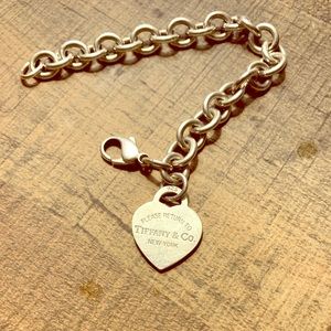 ‼️‼️SOLD‼️‼️Tiffany & CO heart tag bracelet